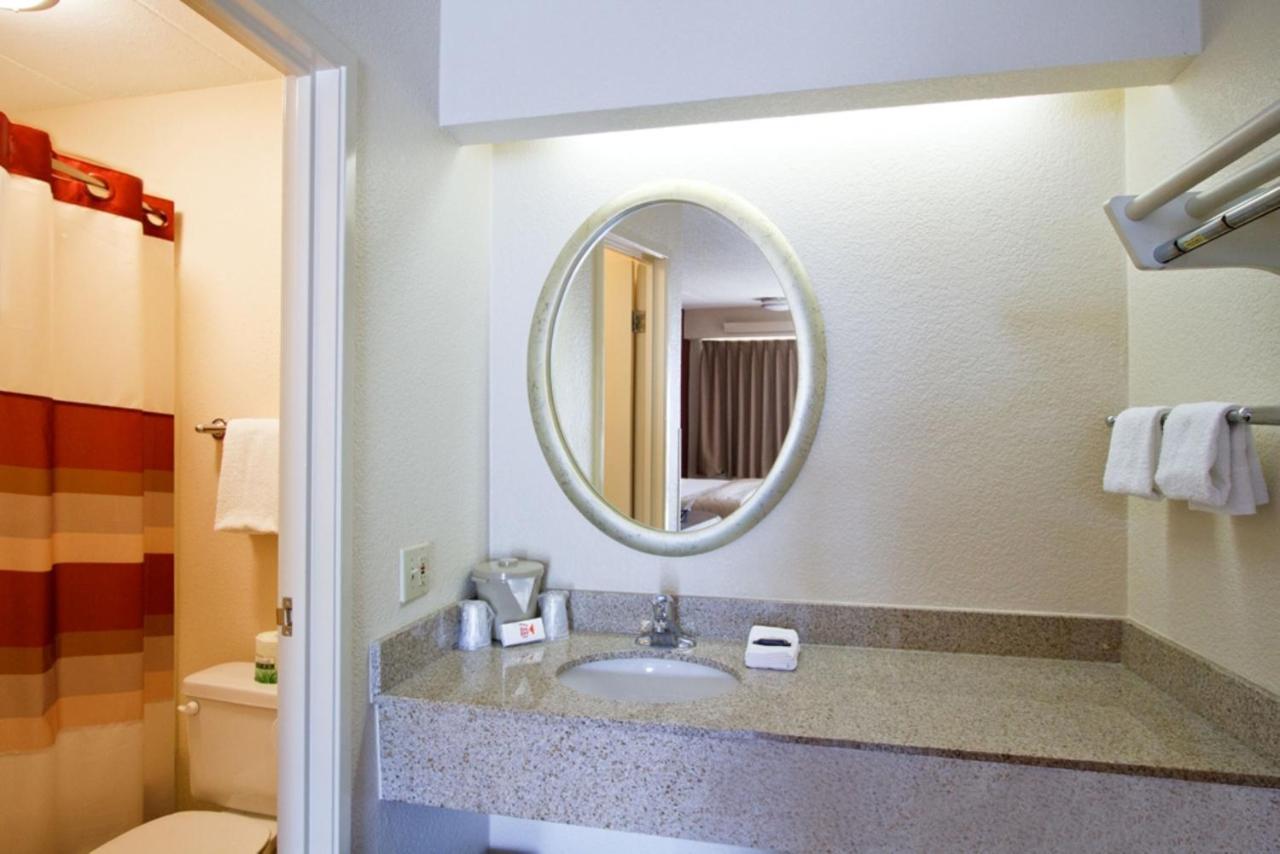 Red Roof Inn Charleston West - Hurricane, Wv Teays Valley Екстер'єр фото