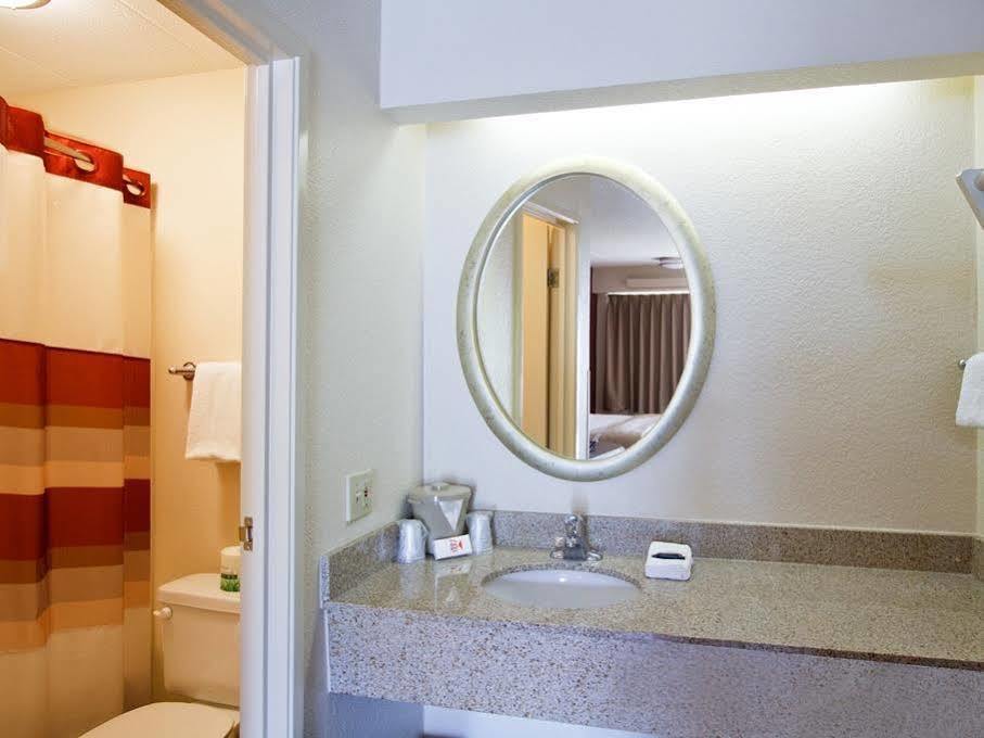 Red Roof Inn Charleston West - Hurricane, Wv Teays Valley Екстер'єр фото